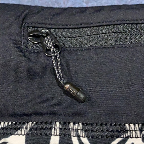 Size 4 lululemon speed shorts - Picture 4 of 7